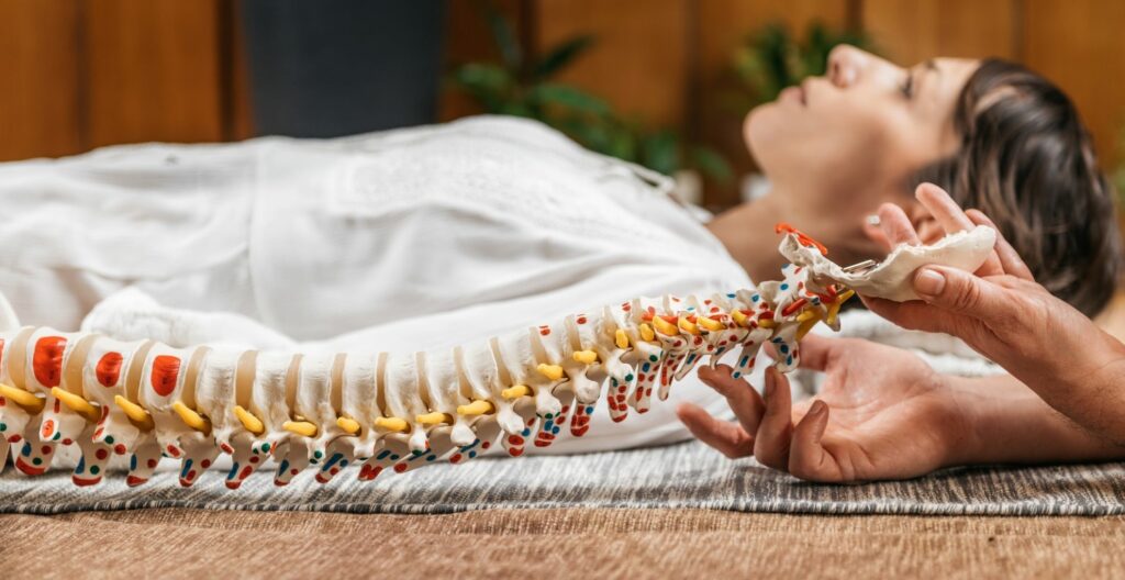 how chiropractic treatment works on the spine