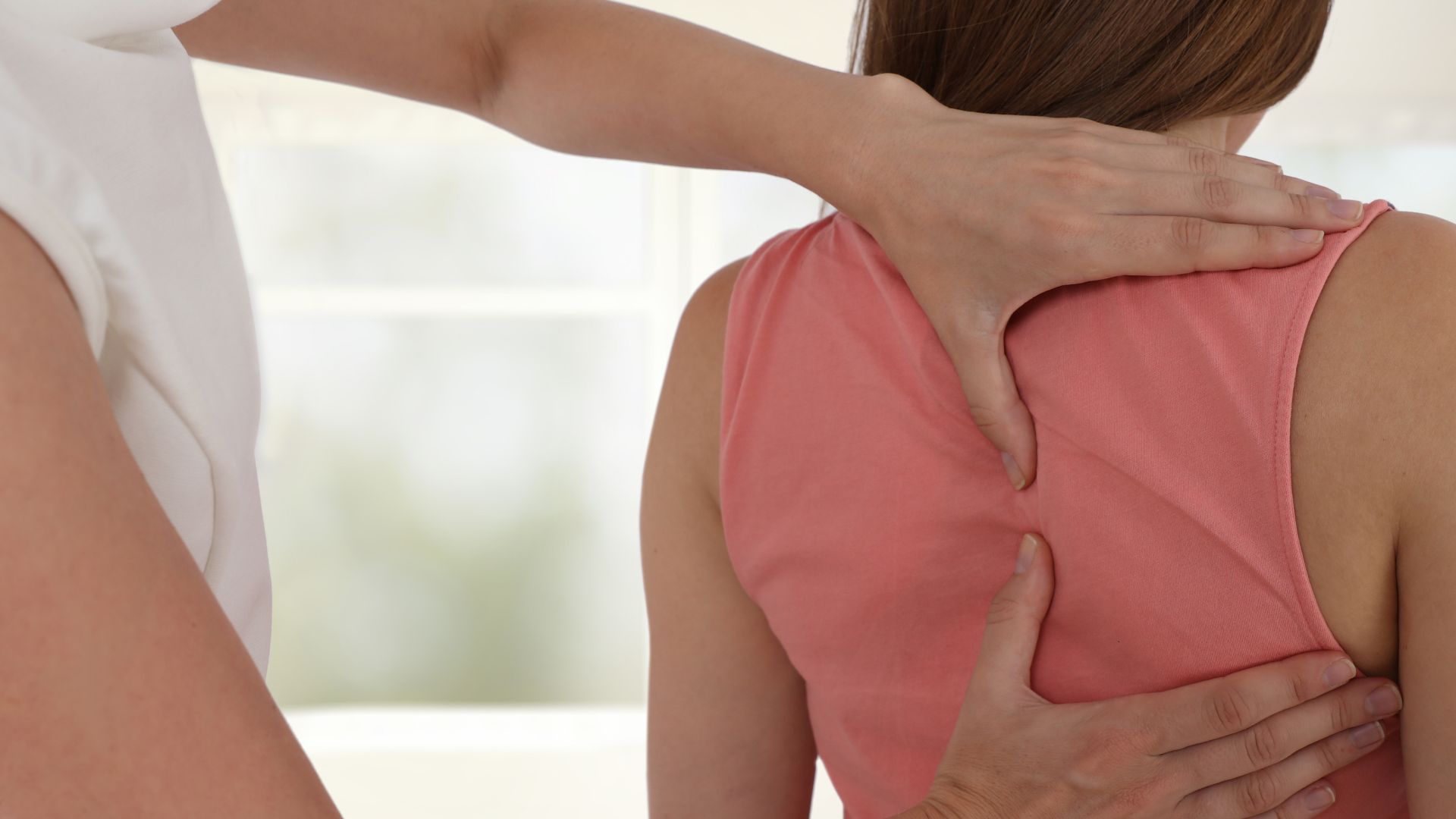 physio working on clients back